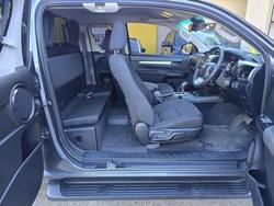 2023 Toyota Hilux SR5 (4x4)