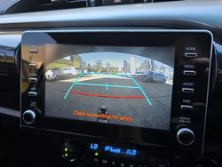 2023 Toyota Hilux SR5 (4x4)