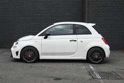 2022 Abarth 695 Competizione