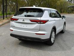 2022 Mitsubishi Outlander ES