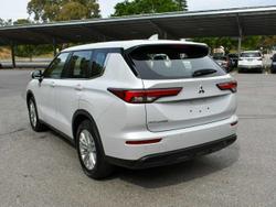 2022 Mitsubishi Outlander ES