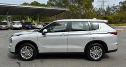 2022 Mitsubishi Outlander ES