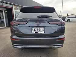 2025 Mitsubishi Outlander LS