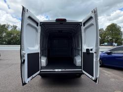 2025 Peugeot Boxer Pro Mid Roof LWB