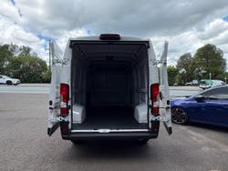 2025 Peugeot Boxer Pro Mid Roof LWB