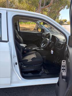 2025 Isuzu D-MAX SX