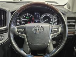 2018 Toyota Landcruiser Sahara VDJ200R 4X4 Dual Range White
