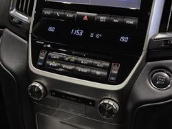 2018 Toyota Landcruiser Sahara VDJ200R 4X4 Dual Range White