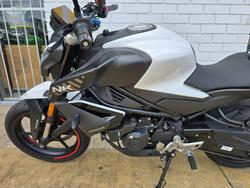 2024 CFMOTO 450 NK White