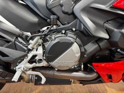 2022 Ducati STREETFIGHTER V2 RED