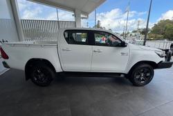 2023 Toyota Hilux SR