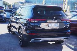 2023 Mitsubishi Outlander Exceed