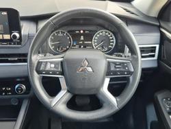 2024 Mitsubishi Outlander ES
