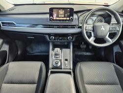 2024 Mitsubishi Outlander ES