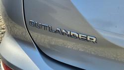 2024 Mitsubishi Outlander ES