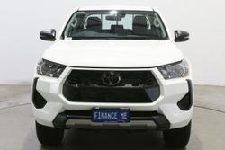 2025 Toyota Hilux SR