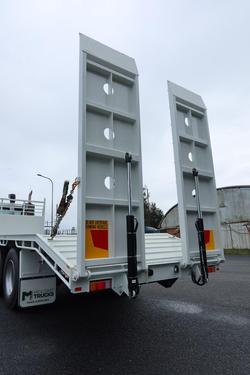2015 Iveco Acco F2350G 280