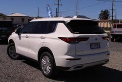 2022 Mitsubishi Outlander LS