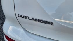2022 Mitsubishi Outlander LS