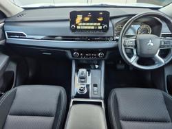 2022 Mitsubishi Outlander LS