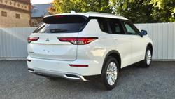 2022 Mitsubishi Outlander LS