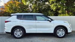 2022 Mitsubishi Outlander LS