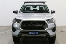 2025 Toyota Hilux SR