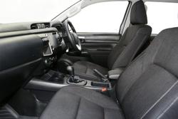 2025 Toyota Hilux SR