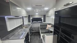 2026 Supreme 1800_R_K1e3_S Classic Tourer 18'