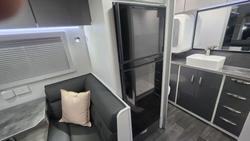 2026 Supreme 1800_R_K1e3_S Classic Tourer 18'