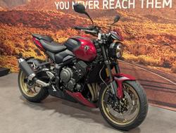2026 Triumph Trident 800 Trident Red