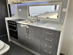 2017 New Age Caravans Oz Classic 23Es2