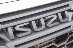 2026 Isuzu D-MAX BLADE MY25.5 4X4 Dual Range Moonstone White
