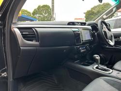 2023 Toyota Hilux SR5