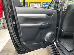 2023 Toyota Hilux SR5