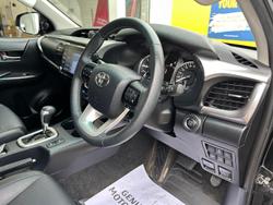 2023 Toyota Hilux SR5