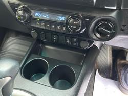 2023 Toyota Hilux SR5