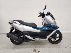 2025 CFMOTO 2025 CFMOTO 150CC 150SC Scooter ABS Silver