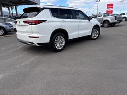 2023 Mitsubishi Outlander LS