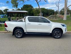 2022 Toyota Hilux SR5
