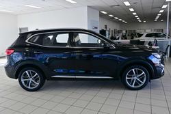 2023 MG HS Essence