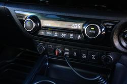 2016 Toyota Hilux SR5