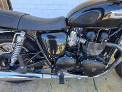 2014 Triumph BONNEVILLE Green