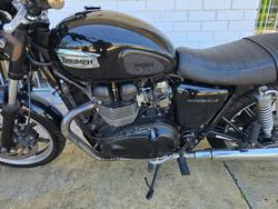 2014 Triumph BONNEVILLE Green