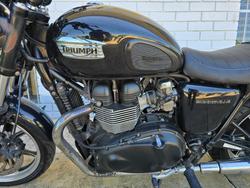 2014 Triumph BONNEVILLE Green