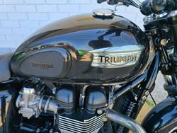 2014 Triumph BONNEVILLE Green