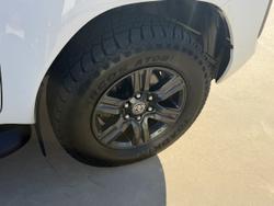 2025 Toyota Hilux SR