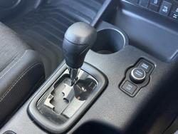 2025 Toyota Hilux SR