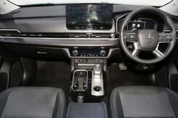 2025 Mitsubishi Outlander LS