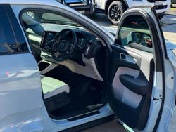 2018 Volvo XC40 T4 Momentum